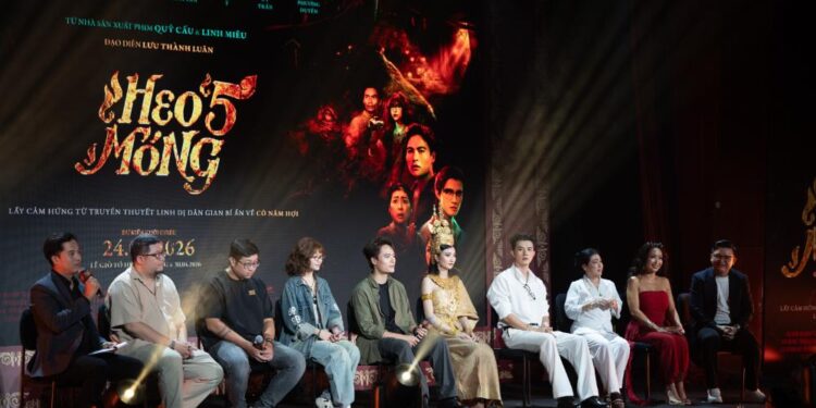 Giám đốc sáng tạo Võ Thanh Hòa tiết lộ dự án tiếp theo trong Vũ Trụ Linh Dị tại Showcase “Heo Năm Móng”