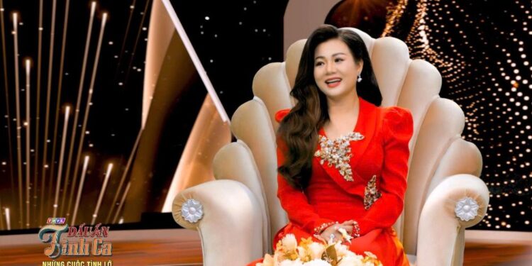 Ca sĩ Dương Hồng Loan thừa nhận may mắn giữ được tình yêu từ thời học sinh đến hiện tại