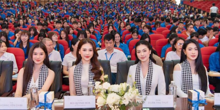 Năng lượng sinh viên vùng cao khiến nghệ sĩ muốn quay lại nhiều lần