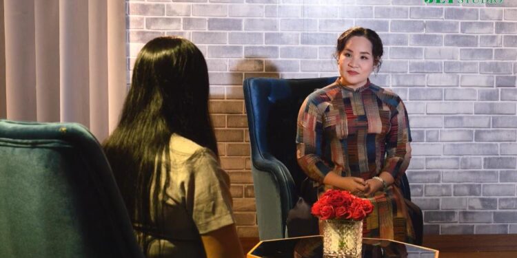 Người Thứ 3: Phát hiện ảnh bị “yểm” dưới bếp, người phụ nữ sống trong ám ảnh kéo dài