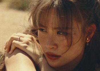 Đông Nhi hát về sự nghịch lý: Càng toả sáng, càng cô độc