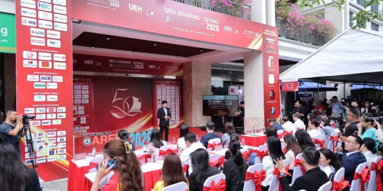 Từ kết nối đến đồng kiến tạo: UEH SHARING & GIVING – CAREER FAIR 2026 lan tỏa gần 14 tỷ đồng, kết nối hơn 5.000 cơ hội việc làm