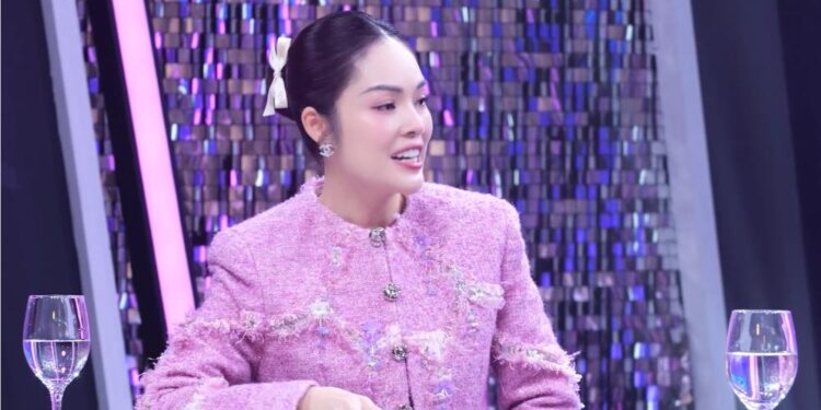 Con trai 10 tuổi của Dương Cẩm Lynh dọa bỏ nhà đi vì mẹ bắt học nhiều