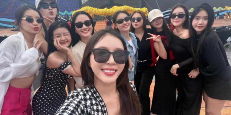 Dàn Hoa – Á Hậu trình diễn tại Carnaval Hạ Long 2026
