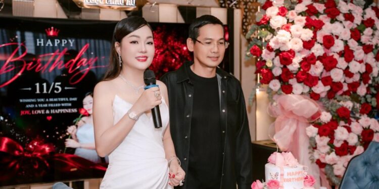 Sinh nhật giản dị nhưng ngập tiếng cười hạnh phúc của Hoa hậu Hoàng Thanh Nga