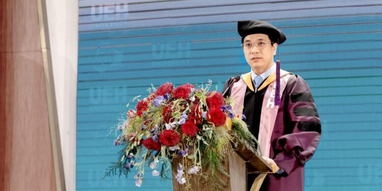 PGS.TS. Bùi Quang Hùng giữ chức vụ Giám đốc Đại học Kinh tế Thành Phố Hồ Chí Minh