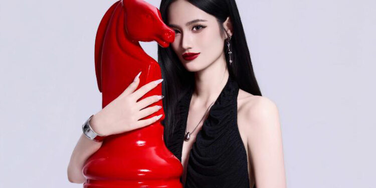 Hoa Hậu Ý Nhi sau 3 năm đăng quang 