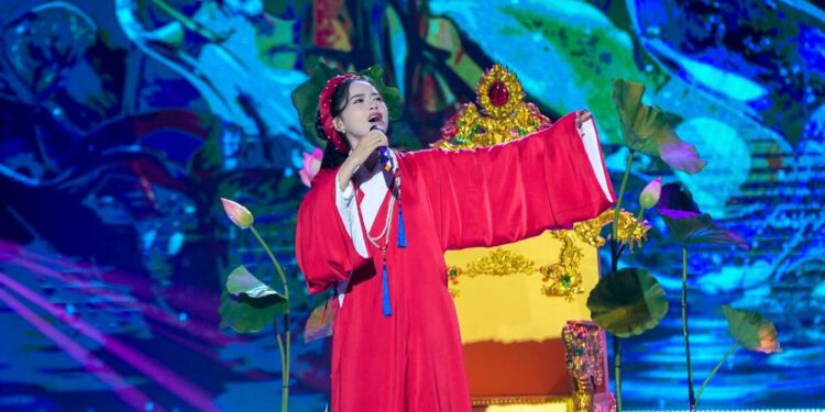 Thái Châu xúc động nhớ cố nhạc sĩ Phạm Duy khi nghe Mỹ Đăng trình diễn “Nước non ngàn dặm ra đi”