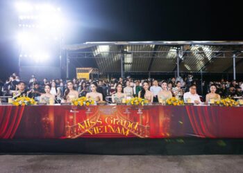 30 thí sinh Miss Grand Vietnam 2026 mang đại tiệc National Costume rực rỡ lên sân khấu bán kết