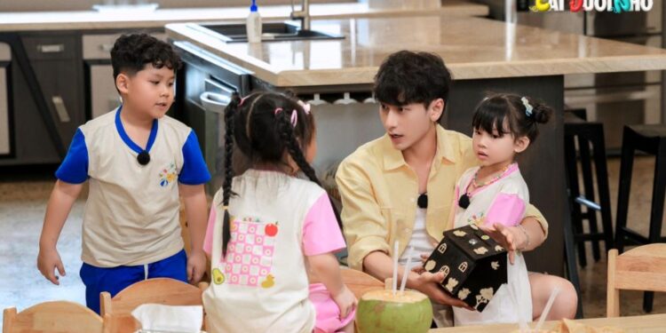    Các “Đuôi Nhỏ” kéo nhau ra phim trường Tinh Hà “Say Hi” thăm anh trai