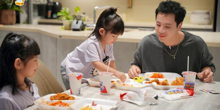 Khắc Việt sang chấn vì màn chỉ đường “loạn cào cào” của hai hoa tiêu Dừa và Đủ 