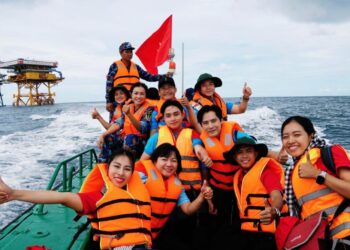 Ca sĩ trẻ Trương Trần Anh Duy và lời thề cống hiến vì biển đảo quê hương trong MV “Nguyện”