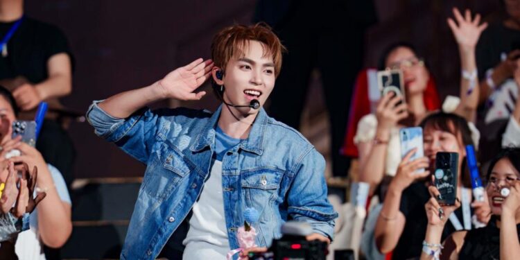 Fan Meeting đầu tay gây choáng ngợp, Uprize bất ngờ công bố Concert Miền Bắc 2026