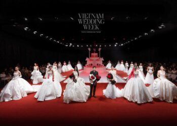 Vietnam Wedding Week 2026 Ngày 1: Dàn sao hội tụ, 4 bộ sưu tập của nhà thiết kế Lê Hoà, Lâm Lâm, Nguyễn Minh Tuấn và Lưu Việt Anh bùng nổ trên Runway “The Love City”