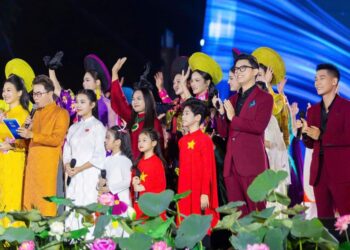 Bùi Khâu Minh Triết- Từ sao nhí đắt show nhất Việt Nam đến gương mặt quen thuộc bên cạnh loạt ca sĩ hàng đầu Vbiz