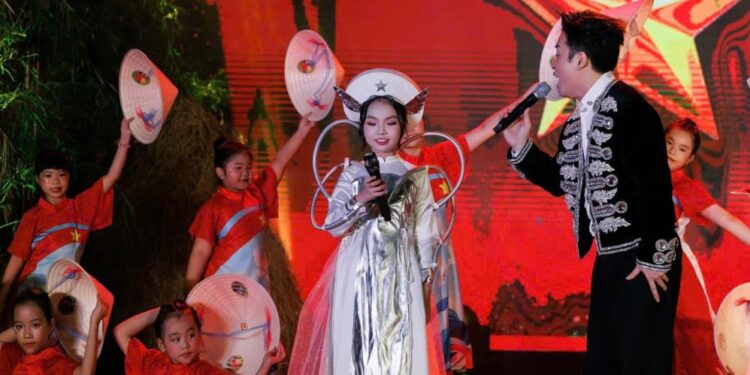 Hoa hậu nhí Lê Ngọc Minh Giang: Từ sân khấu thiếu nhi đến những lần “sánh vai” cùng loạt ca sĩ đình đám Việt