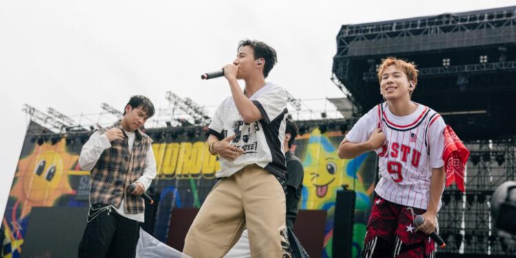 Duniverse trình diễn ấn tượng tại Sao Concert trước hàng nghìn khán giả