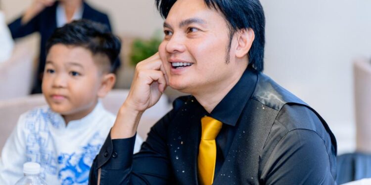 NSND Lệ Thủy, danh ca Hương Lan, NSUT Kim Tử Long, NSND Hồng Vân, NSND Quế Trân, NSUT Ngọc Huyền, ca sĩ Mạnh Quỳnh hội ngộ trong liveshow 35 năm ca hát của NSƯT Kim Tiểu Long